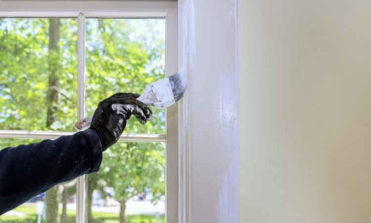 painting a window trim