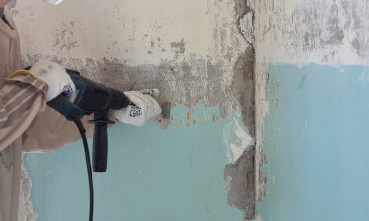 removing old paint from walls